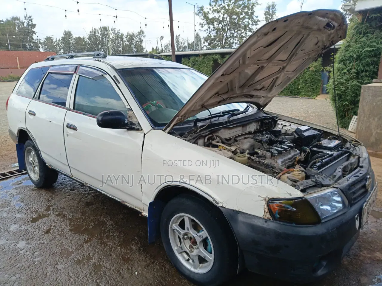 Nissan Advan 2002 White