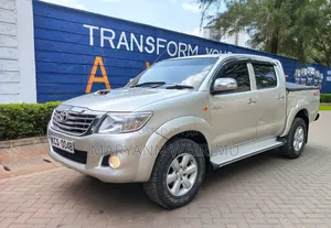 Toyota Hilux 2012 Silver