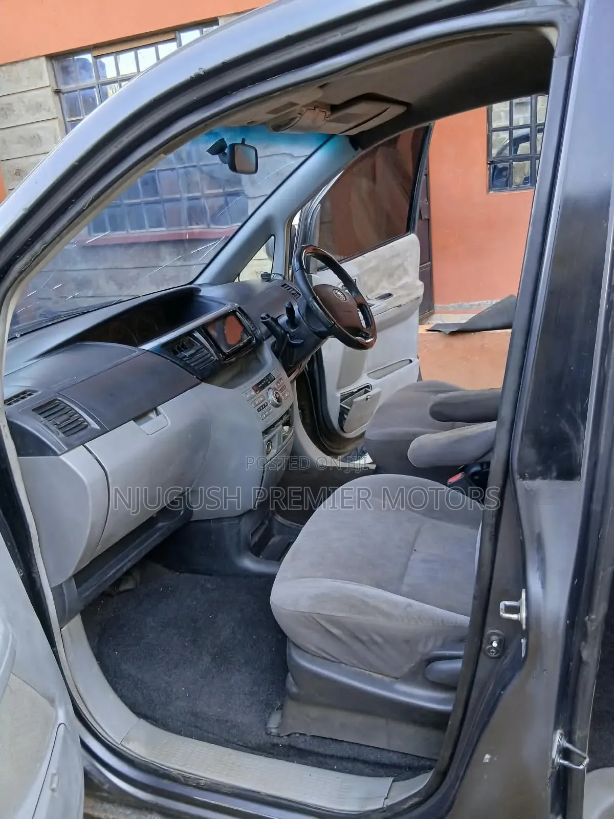 Toyota Voxy 2005 Gray