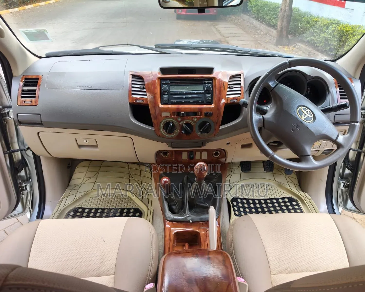 Toyota Hilux 2012 Silver