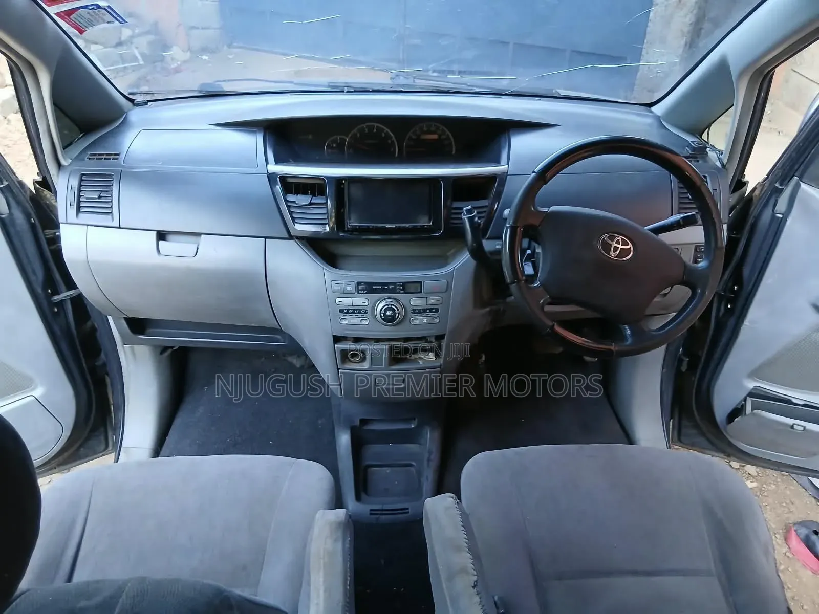 Toyota Voxy 2005 Gray