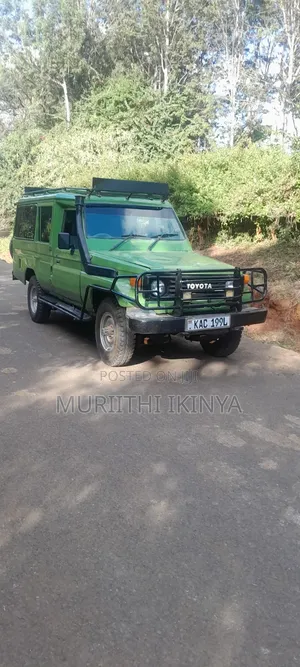 Toyota Land Cruiser 2000 Green