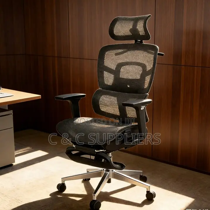 Managers Mesh Executive Seat With Footrest.