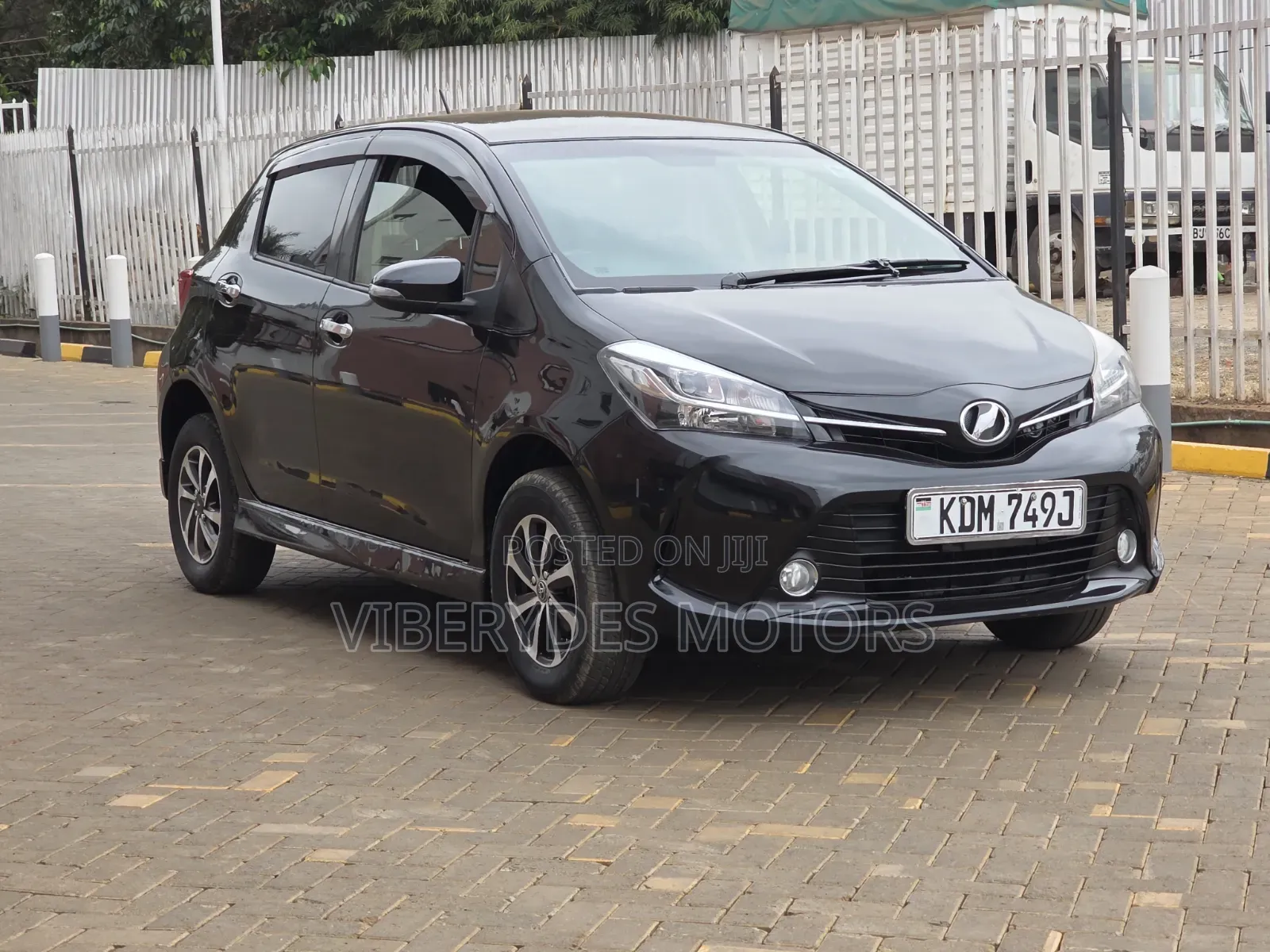 Toyota Vitz 2016 Black