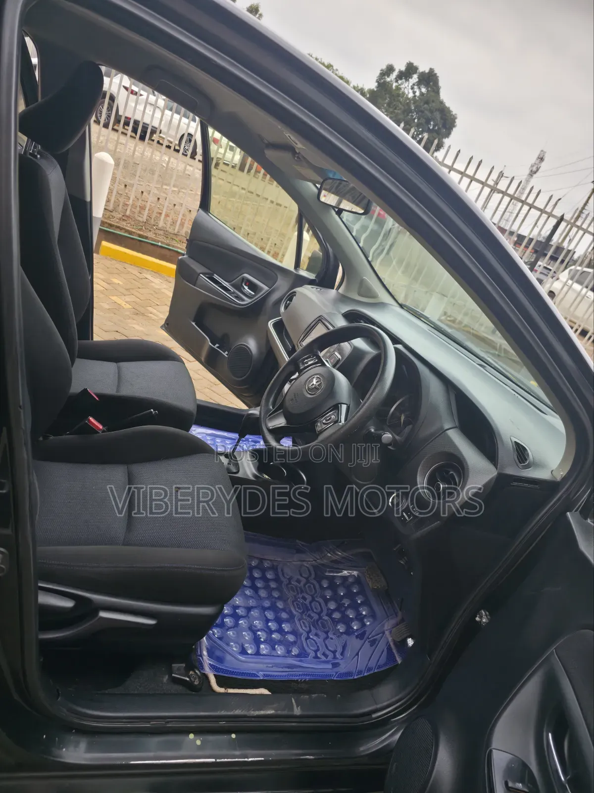 Toyota Vitz 2016 Black