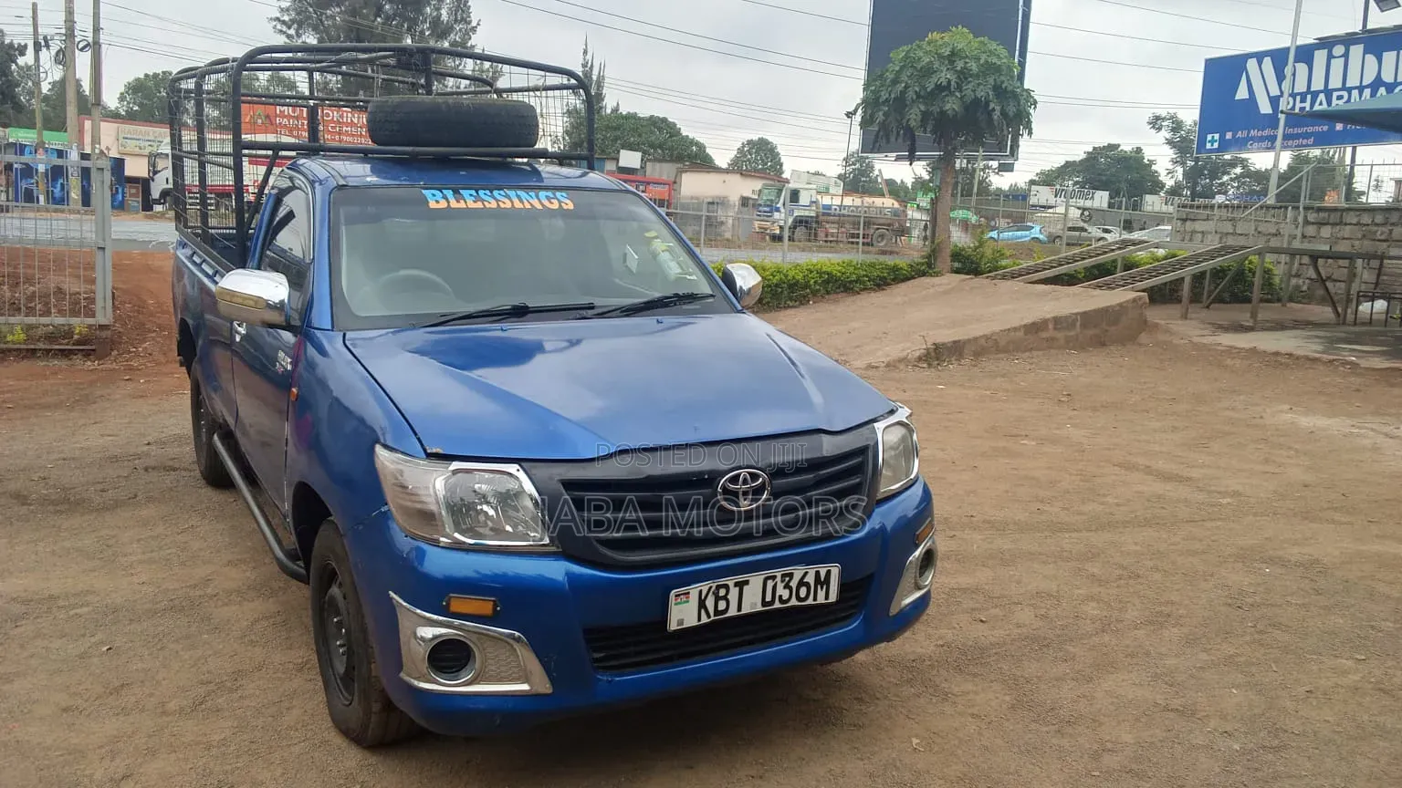 Toyota Hilux 2012 Blue