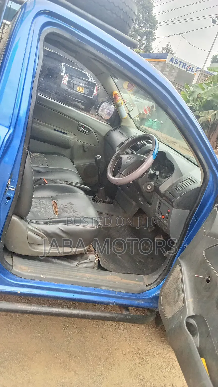 Toyota Hilux 2012 Blue