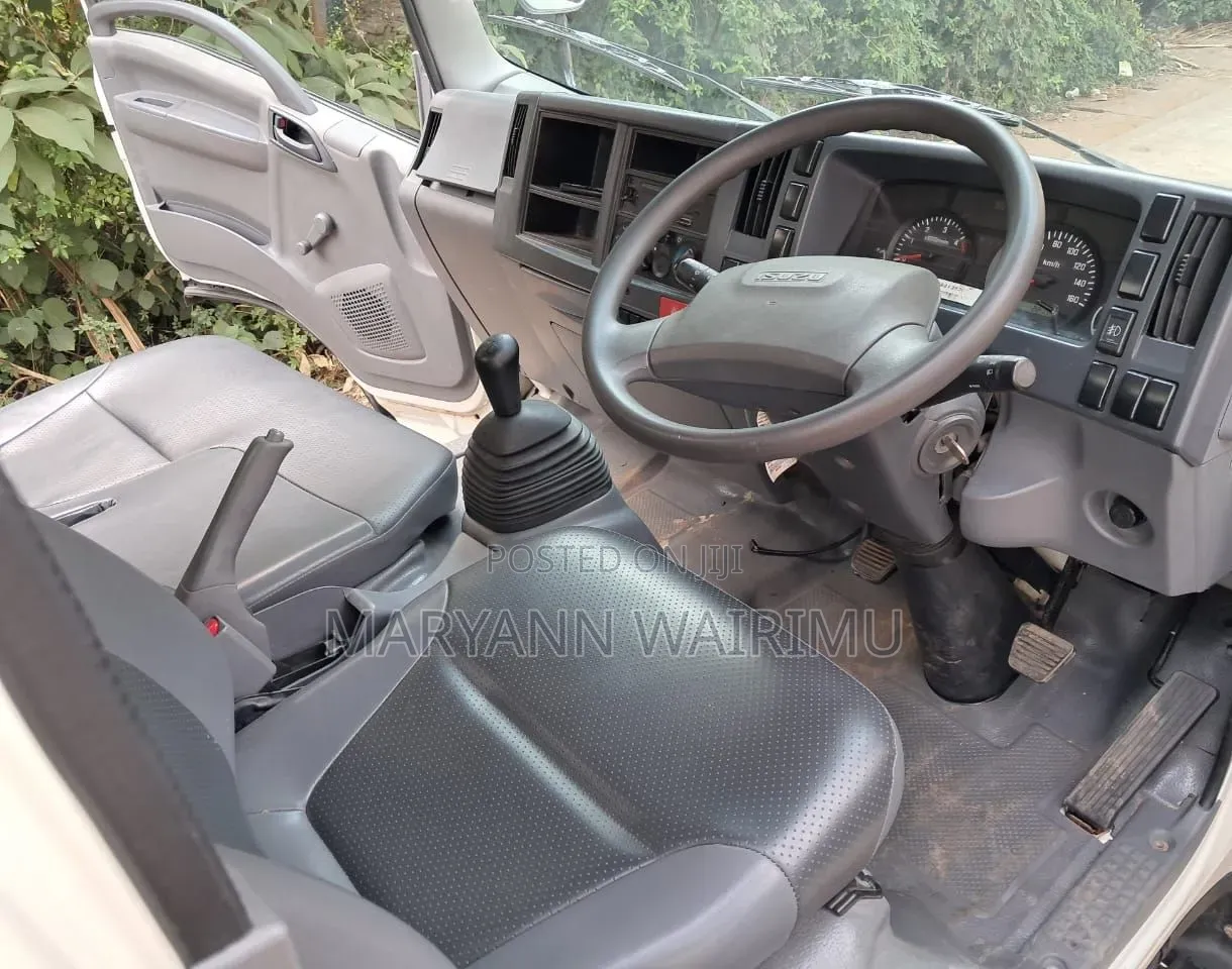 Isuzu NLR Truck