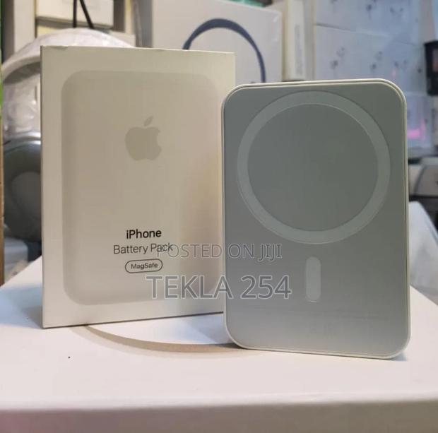 Apple MagSafe Battery Pack.