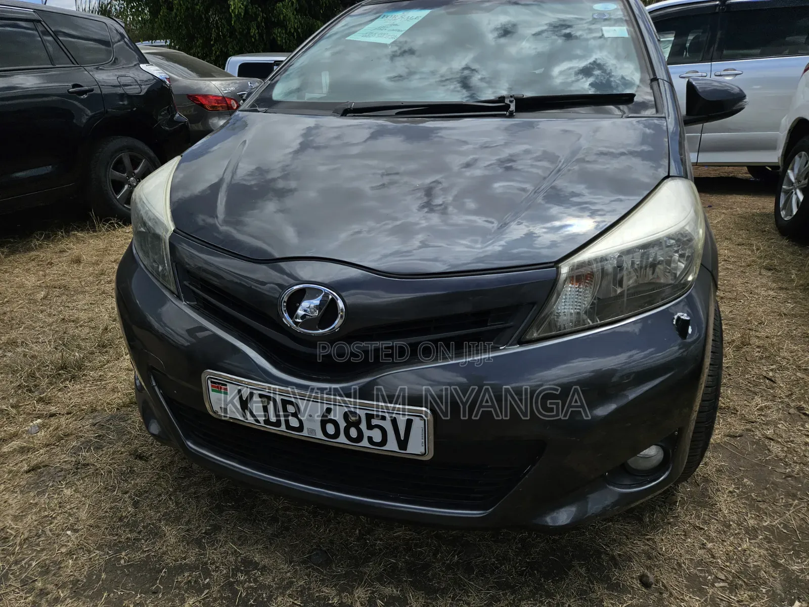 Toyota Vitz 1.3 FWD 5dr 2013 Gray