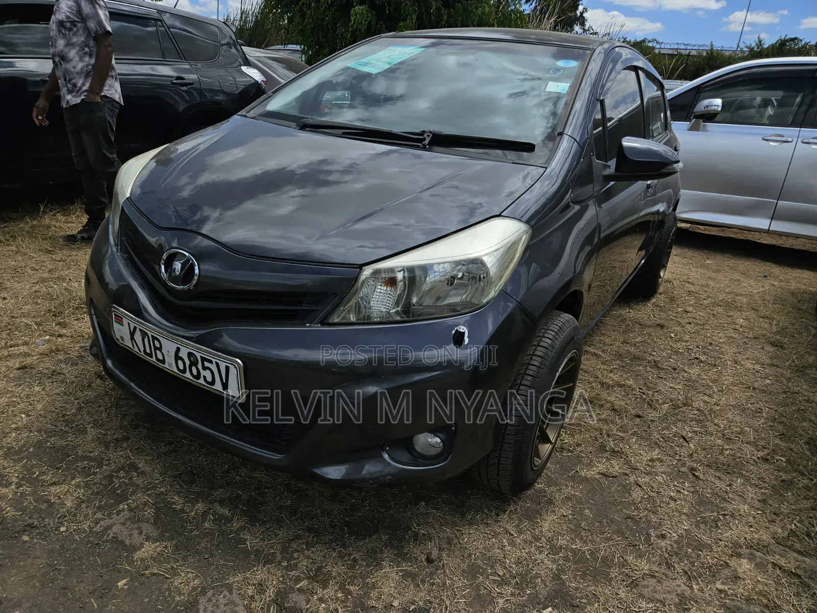 Toyota Vitz 1.3 FWD 5dr 2013 Gray