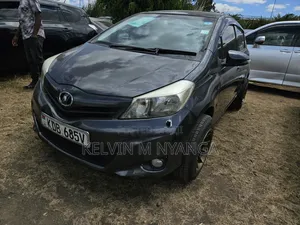 Toyota Vitz 1.3 FWD 5dr 2013 Gray