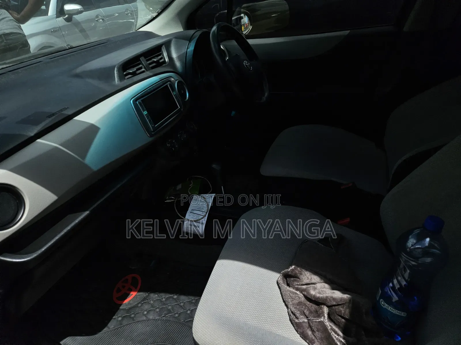 Toyota Vitz 1.3 FWD 5dr 2013 Gray
