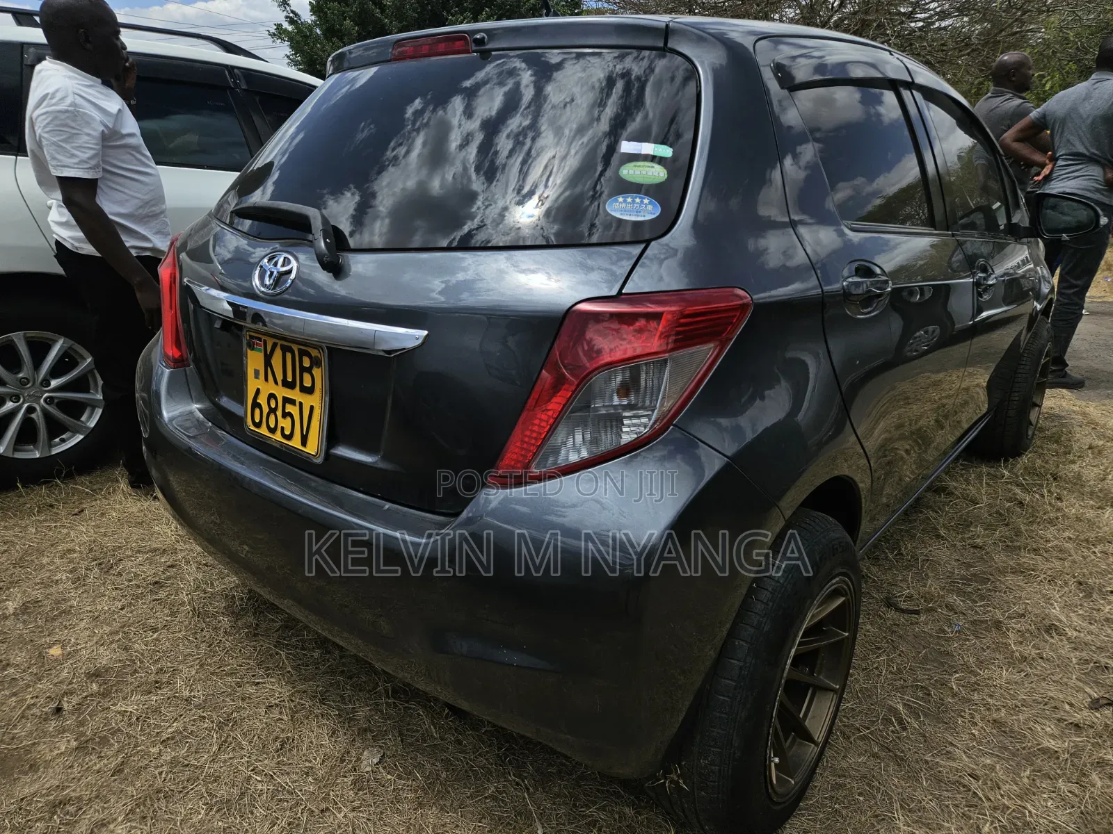 Toyota Vitz 1.3 FWD 5dr 2013 Gray