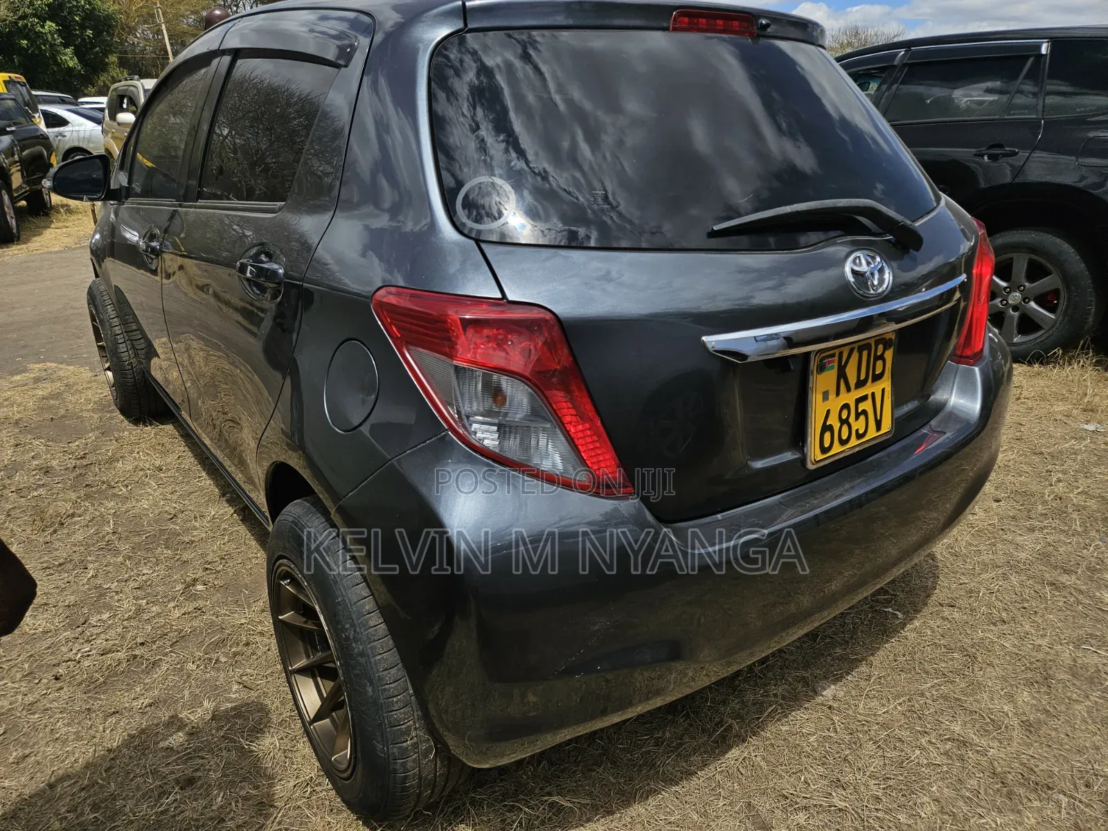 Toyota Vitz 1.3 FWD 5dr 2013 Gray