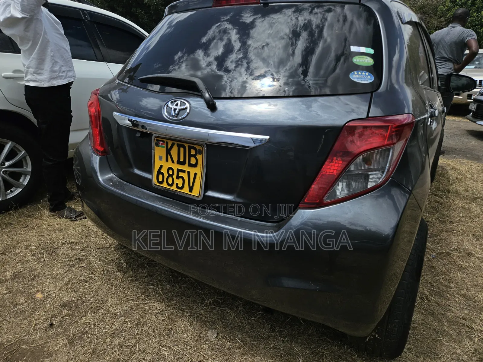 Toyota Vitz 1.3 FWD 5dr 2013 Gray