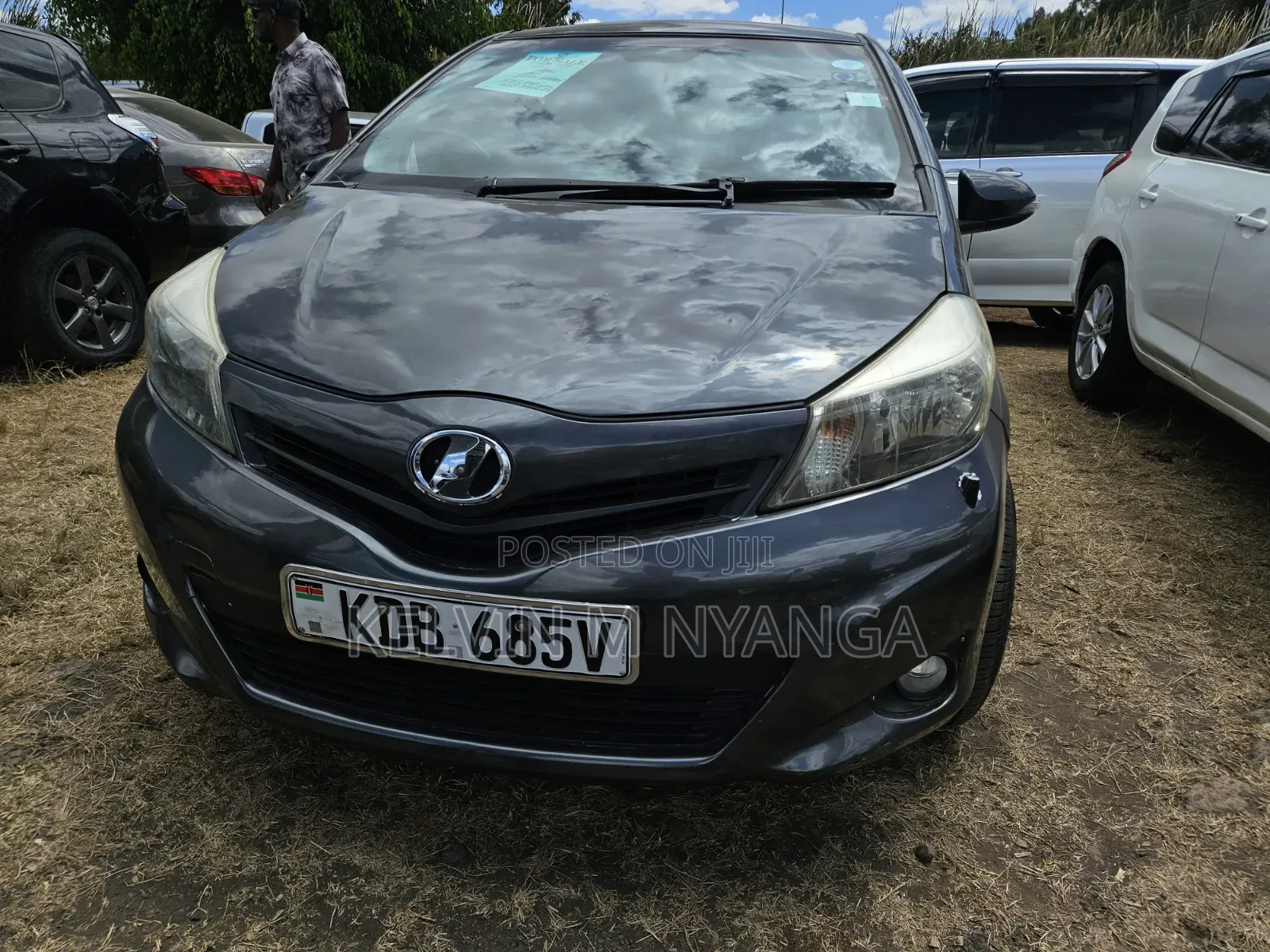 Toyota Vitz 1.3 FWD 5dr 2013 Gray
