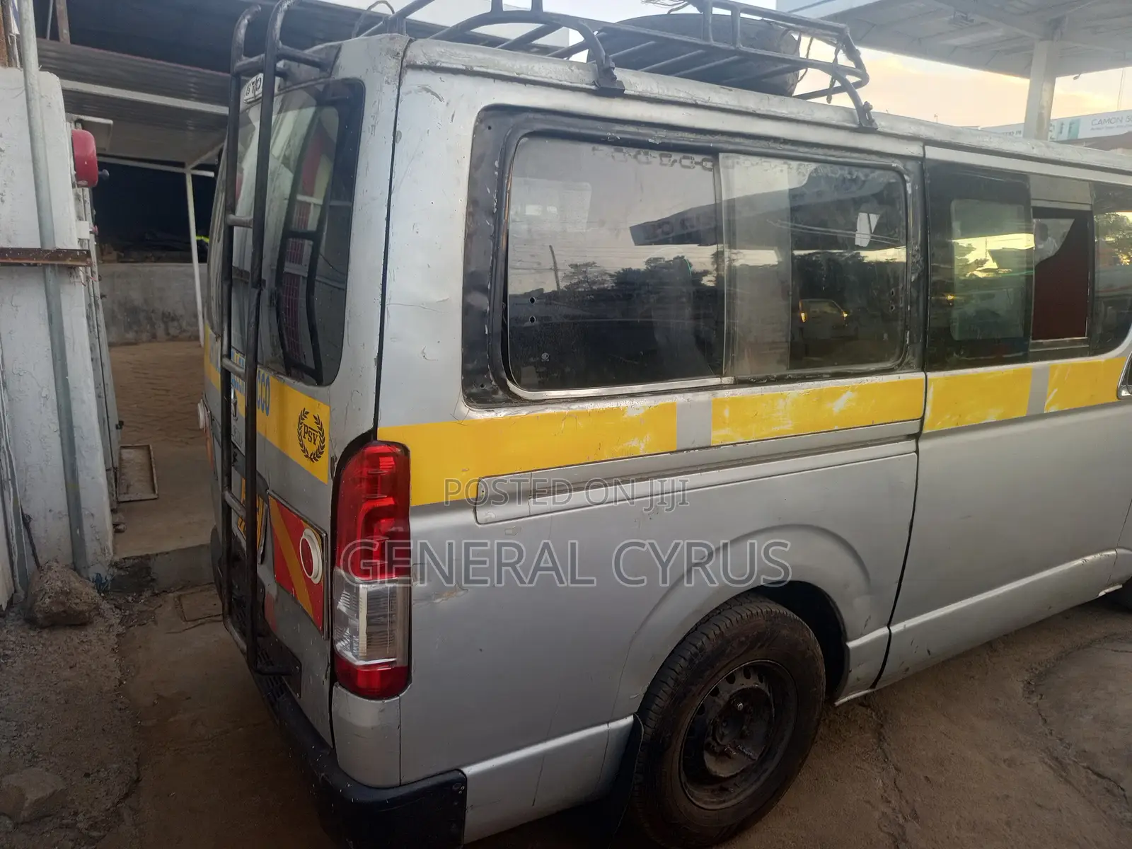 Toyota HiAce 2011 Silver