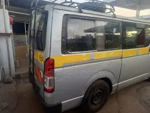 Toyota HiAce 2011 Silver