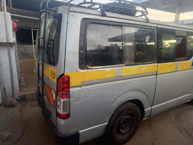 Toyota HiAce 2011 Silver