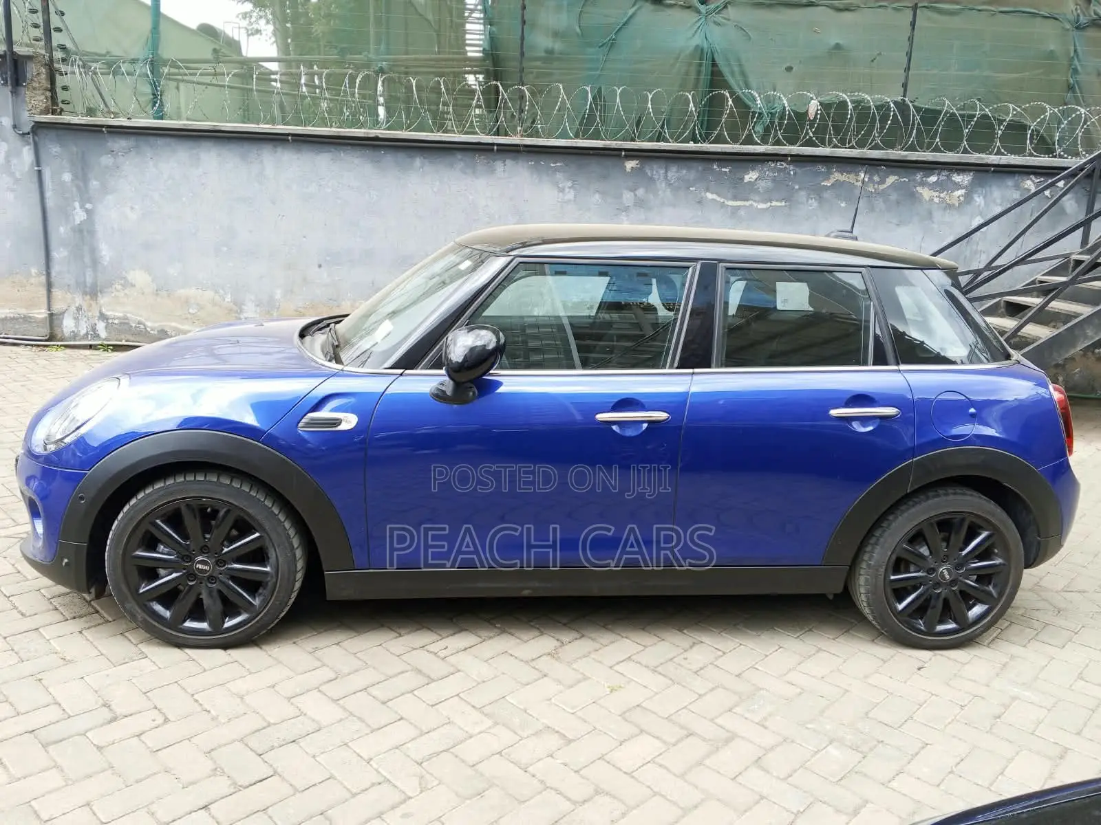 Mini Cooper 2019 Blue