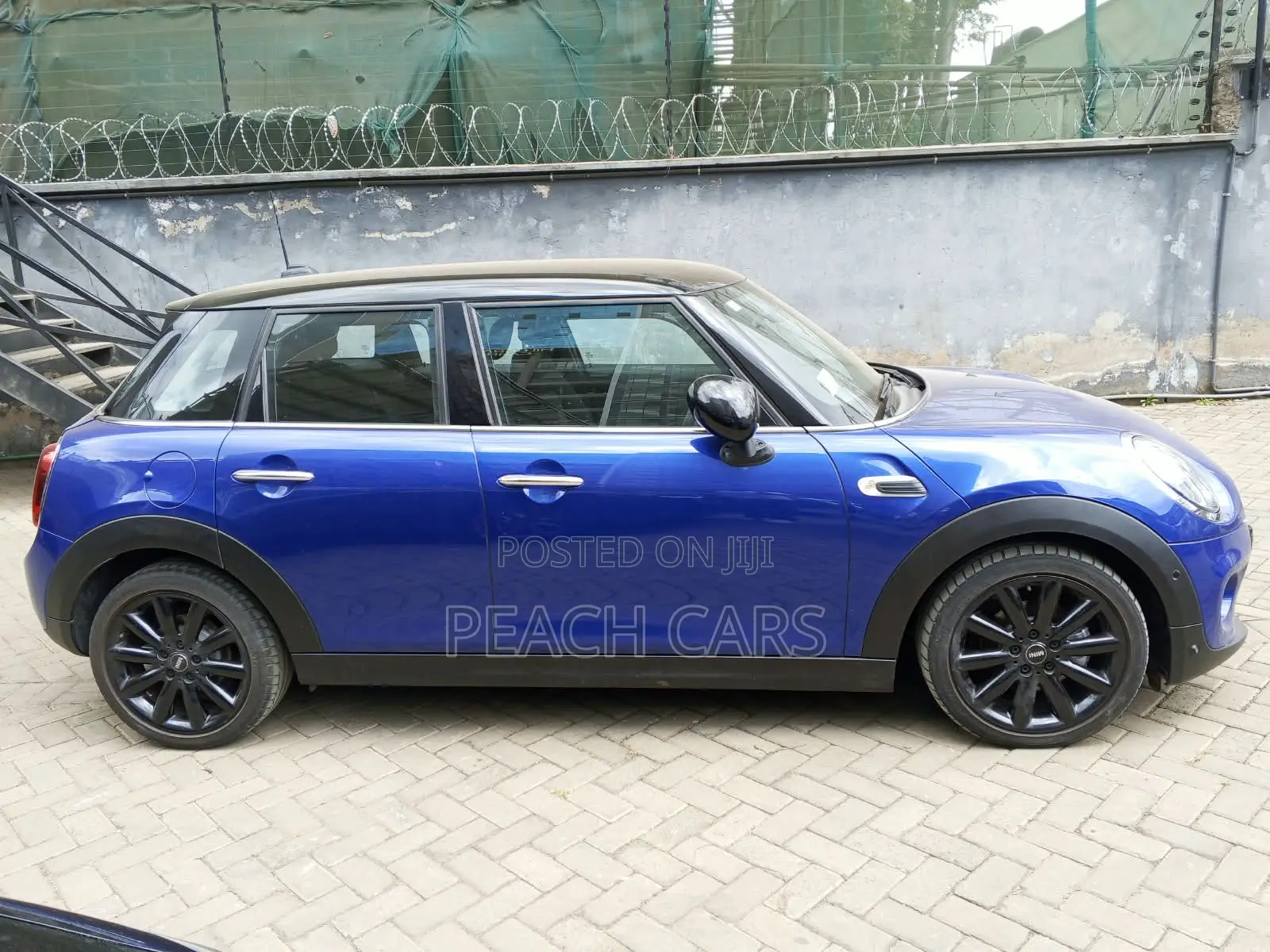 Mini Cooper 2019 Blue