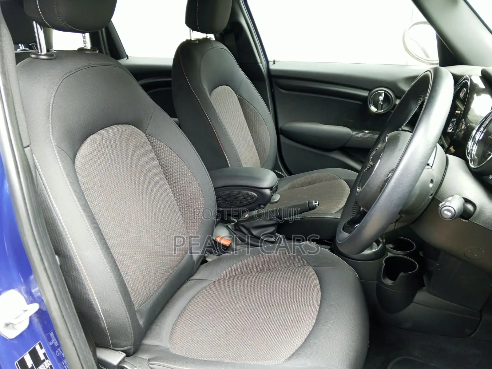 Mini Cooper 2019 Blue