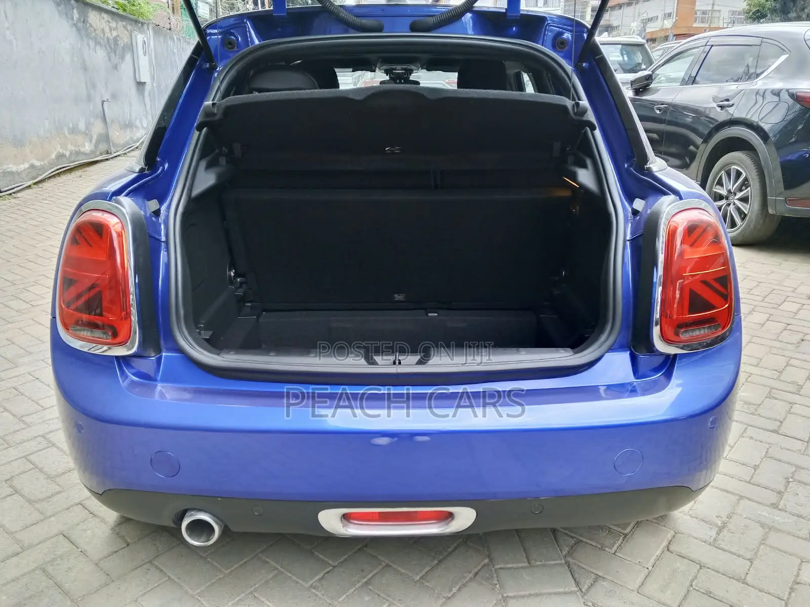 Mini Cooper 2019 Blue