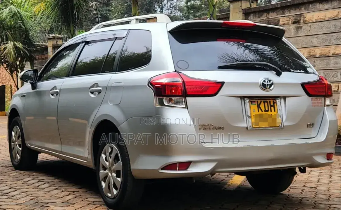 Toyota Corolla Fielder 1.5 Hybrid FWD 2017 Silver