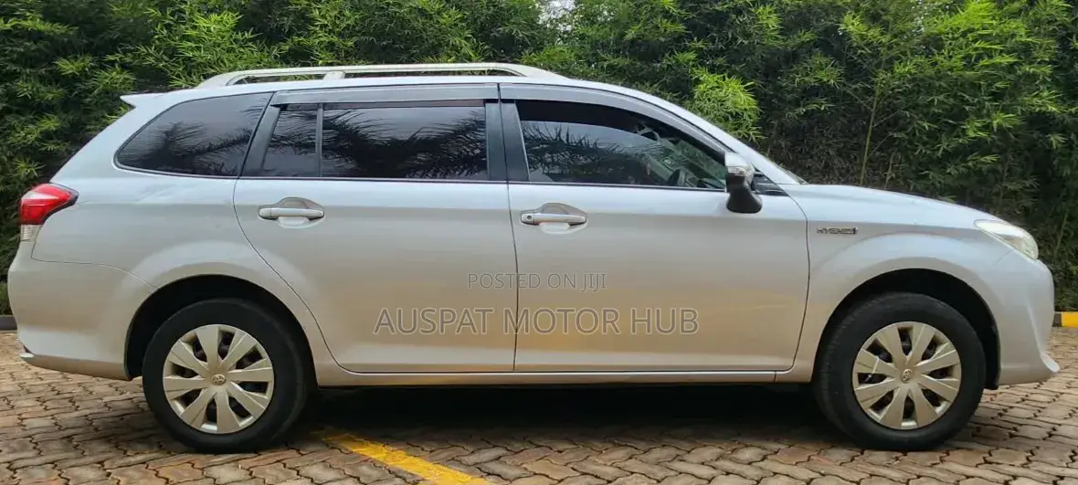 Toyota Corolla Fielder 1.5 Hybrid FWD 2017 Silver