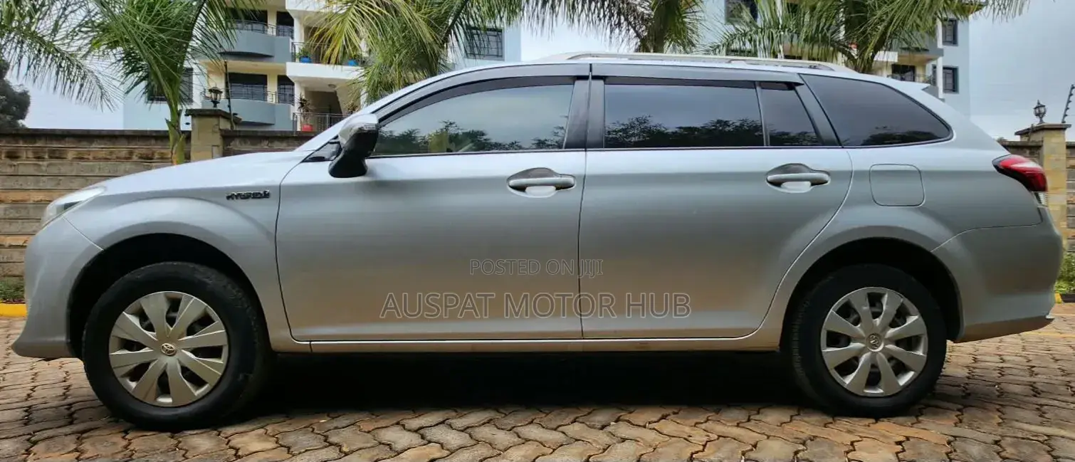 Toyota Corolla Fielder 1.5 Hybrid FWD 2017 Silver