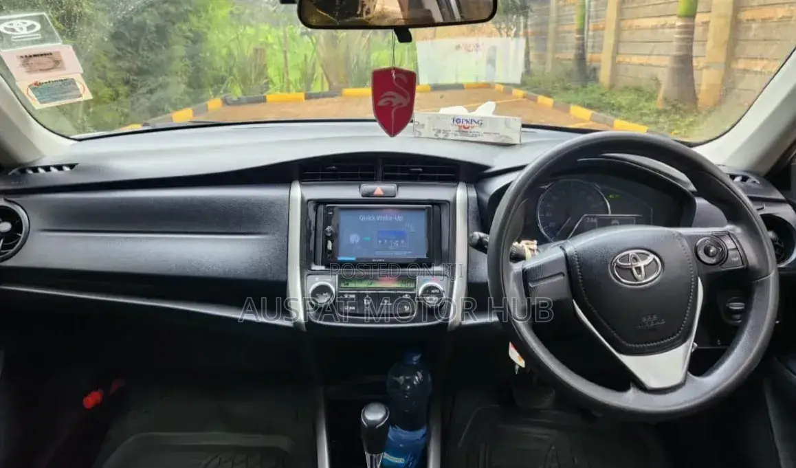 Toyota Corolla Fielder 1.5 Hybrid FWD 2017 Silver