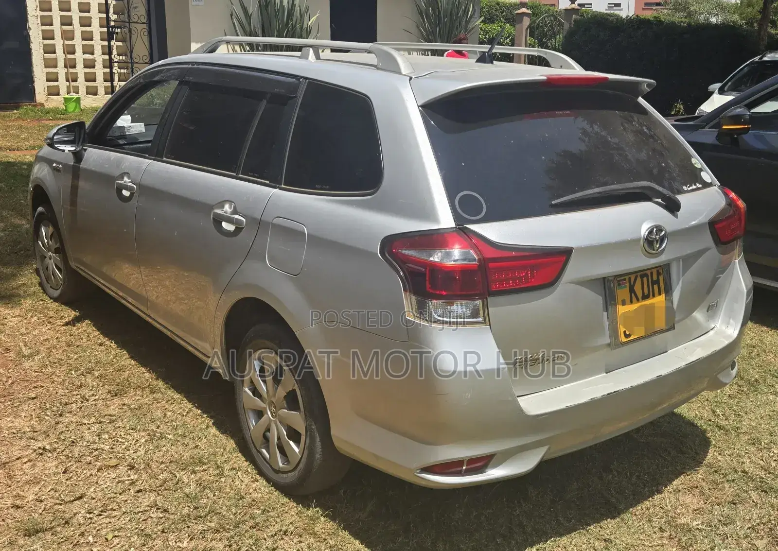 Toyota Corolla Fielder 1.5 Hybrid FWD 2017 Silver