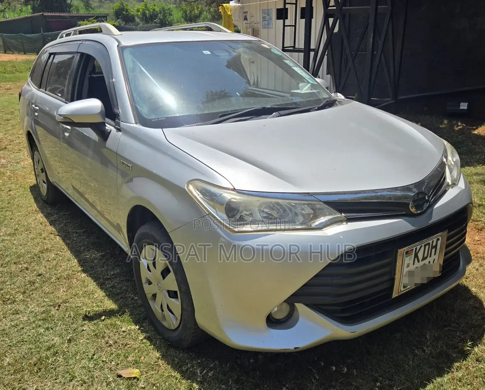 Toyota Corolla Fielder 1.5 Hybrid FWD 2017 Silver