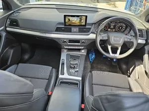 Audi Q5 2.0T Premium AWD quattro 2019 White