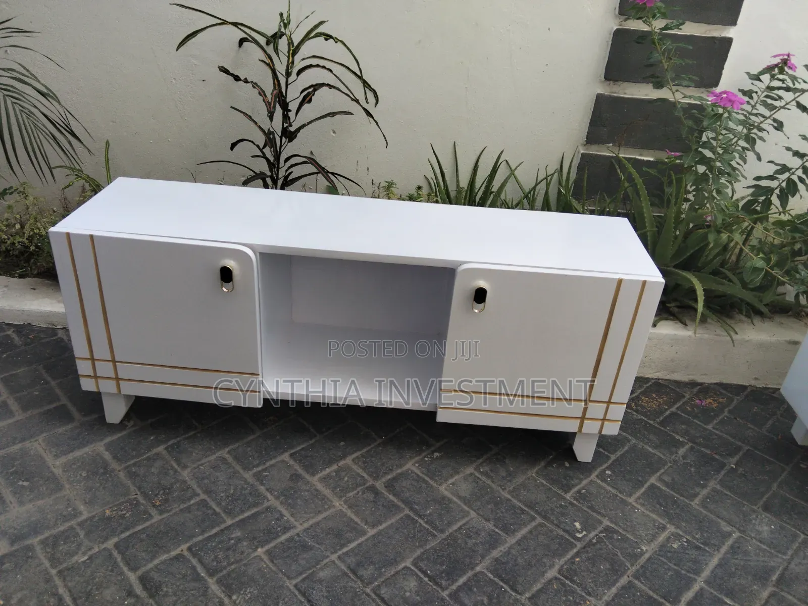 4 Feet With Strips TV Stand