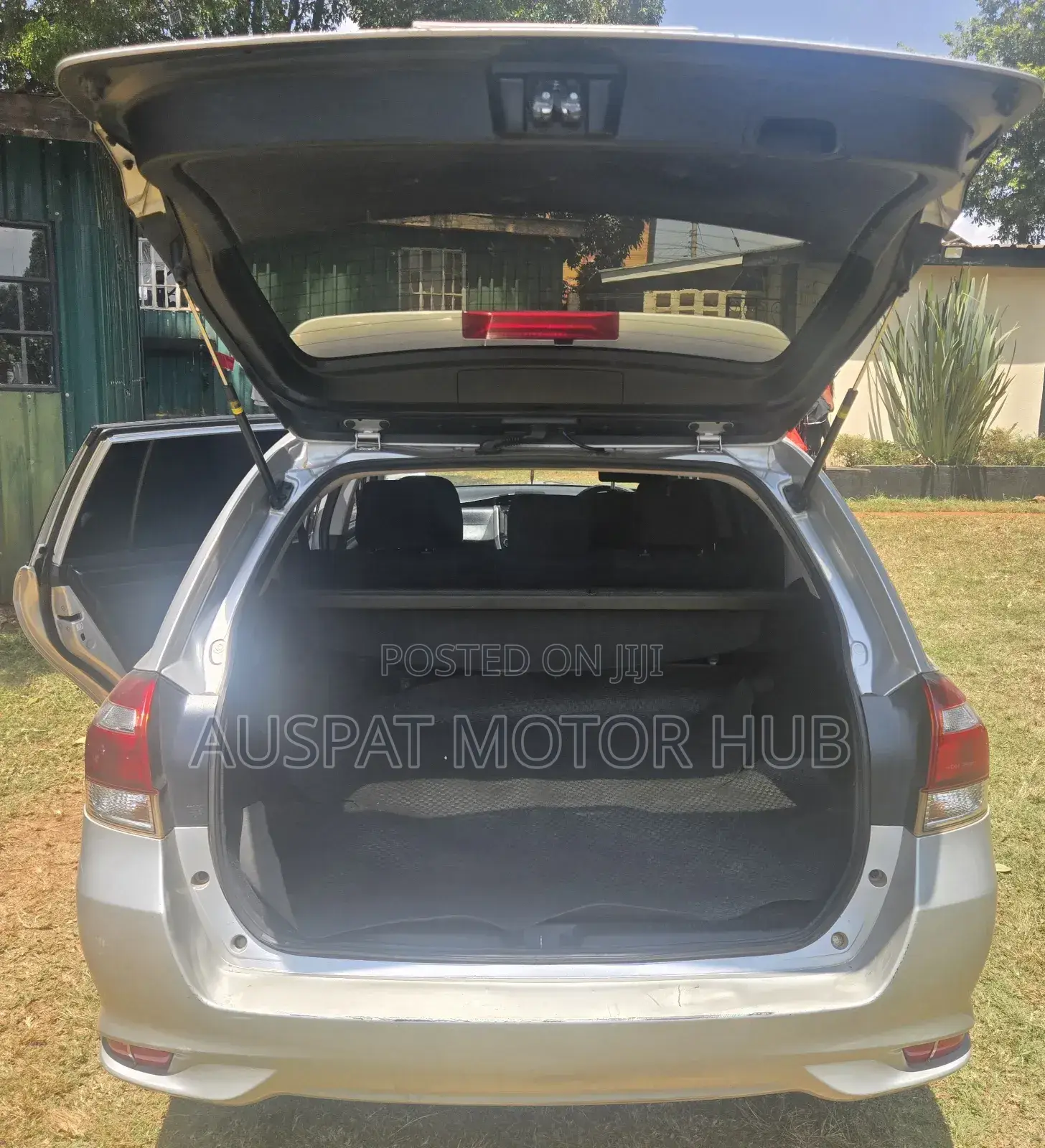 Toyota Corolla Fielder 1.5 Hybrid FWD 2017 Silver