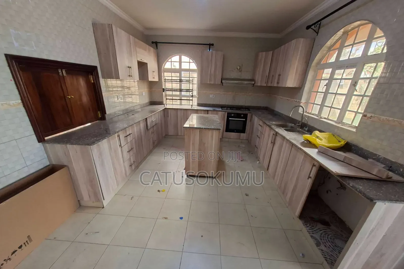 5bdrm Maisonette in Syokimau, Gateway Mall Area for rent