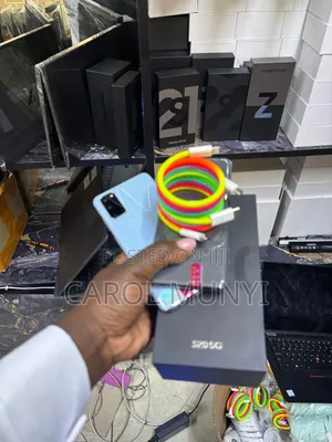 New Samsung Galaxy S20 128 GB Blue
