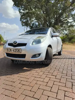 Toyota Vitz 1.3 FWD 5dr 2010 Silver