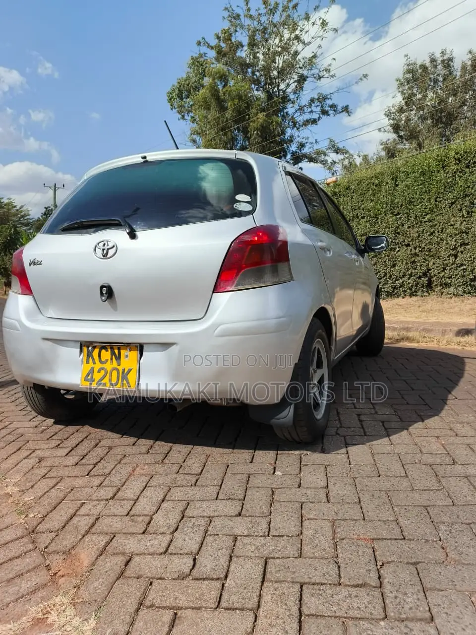 Toyota Vitz 1.3 FWD 5dr 2010 Silver
