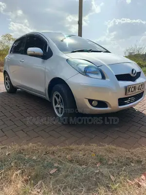 Toyota Vitz 1.3 FWD 5dr 2010 Silver