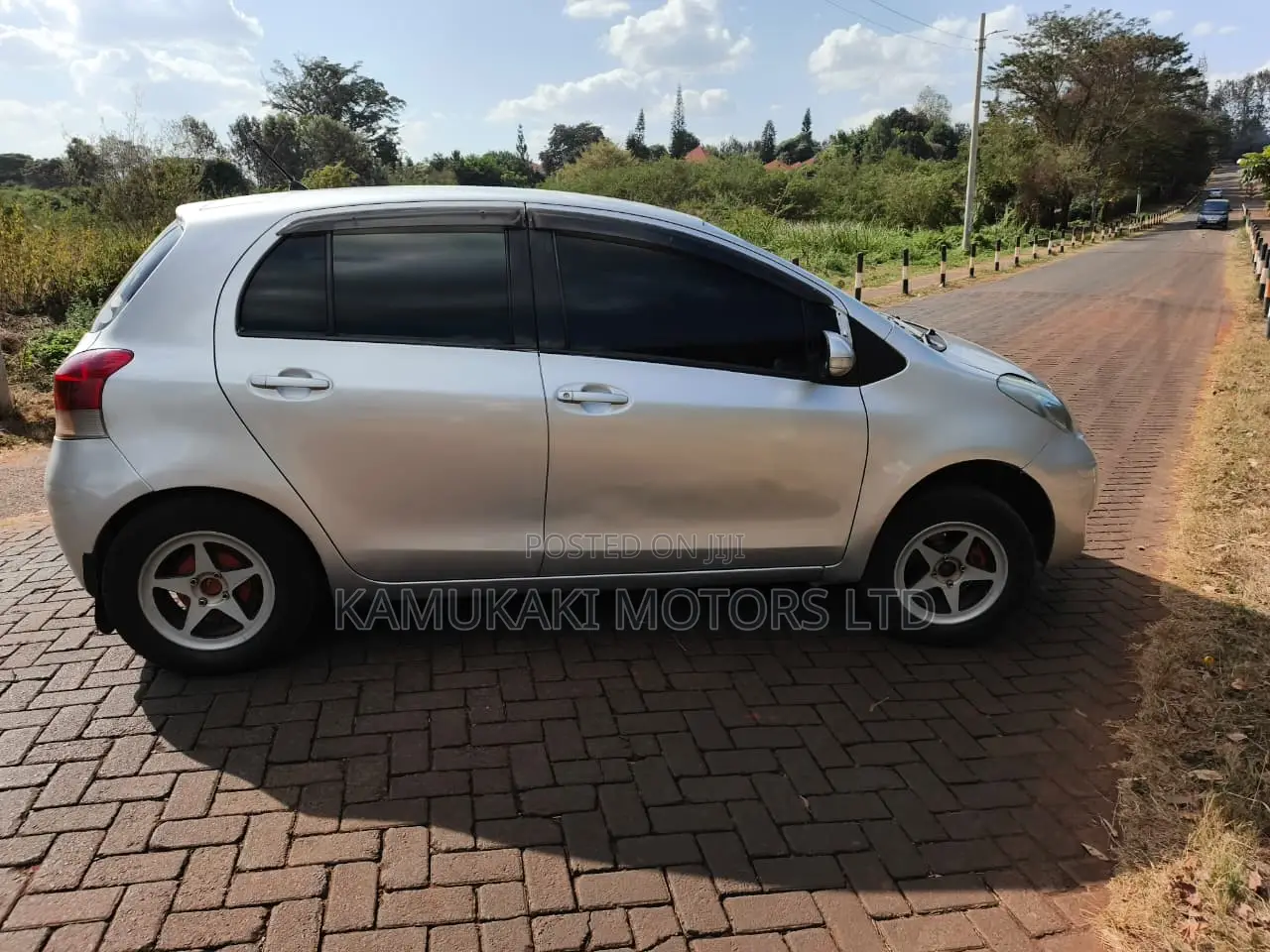 Toyota Vitz 1.3 FWD 5dr 2010 Silver