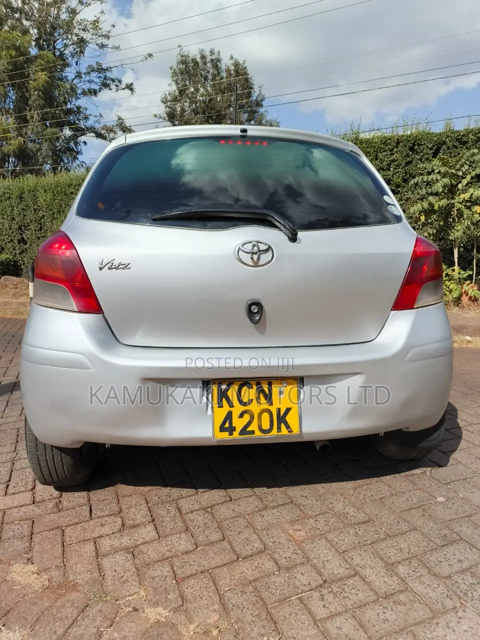 Toyota Vitz 1.3 FWD 5dr 2010 Silver
