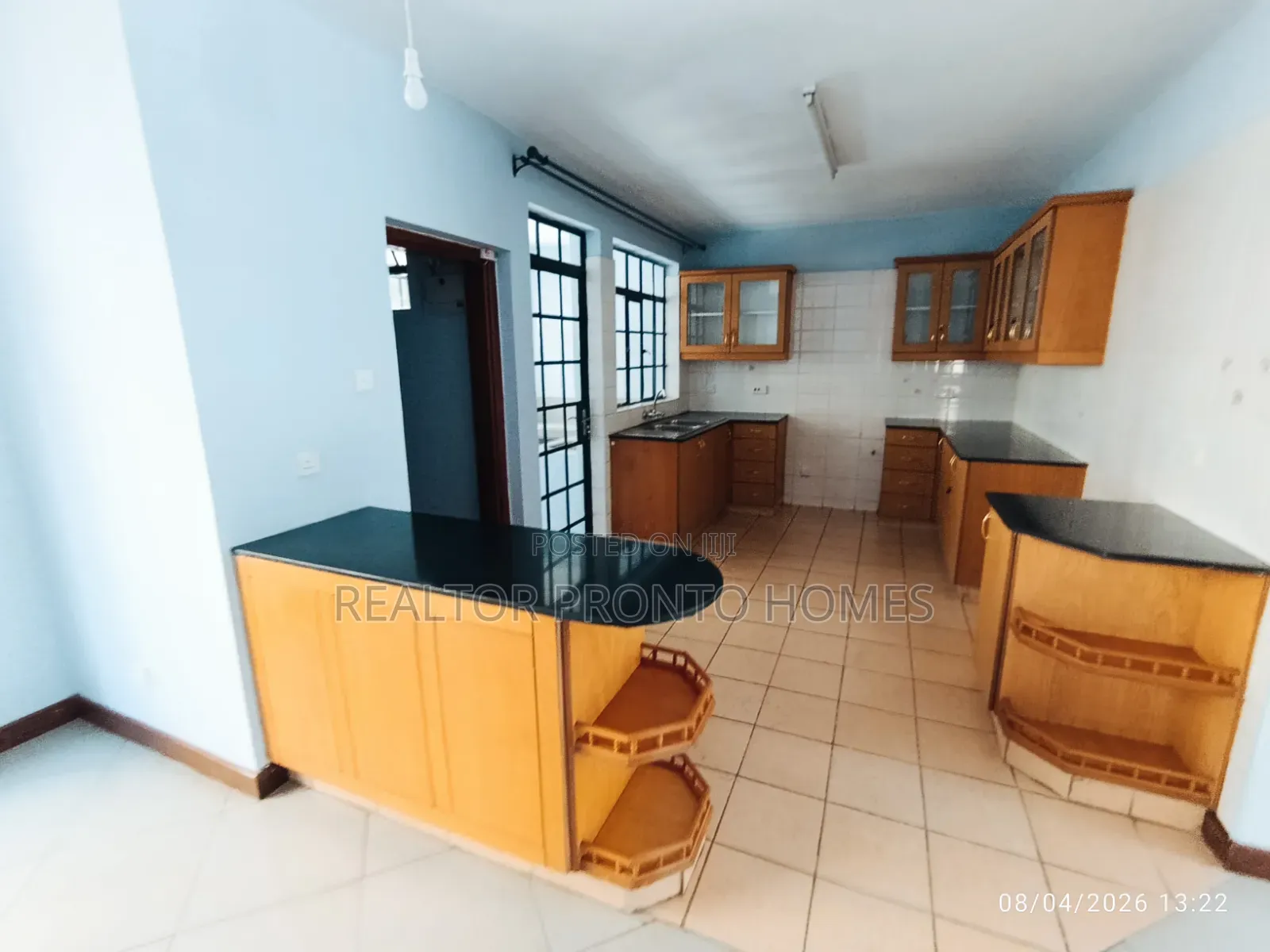 Commercial 3 Bedrooms Massionatte for Office Use