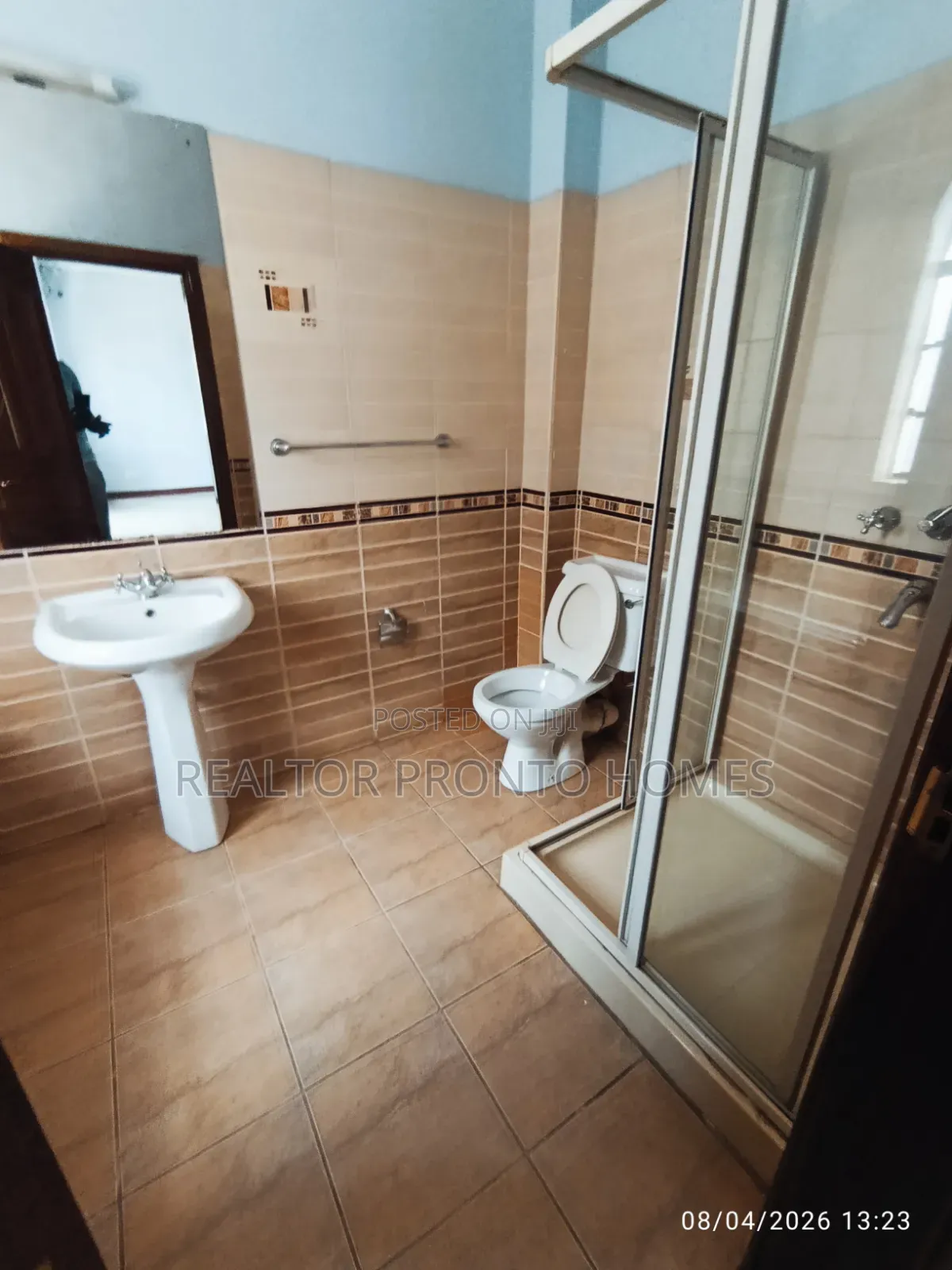 Commercial 3 Bedrooms Massionatte for Office Use