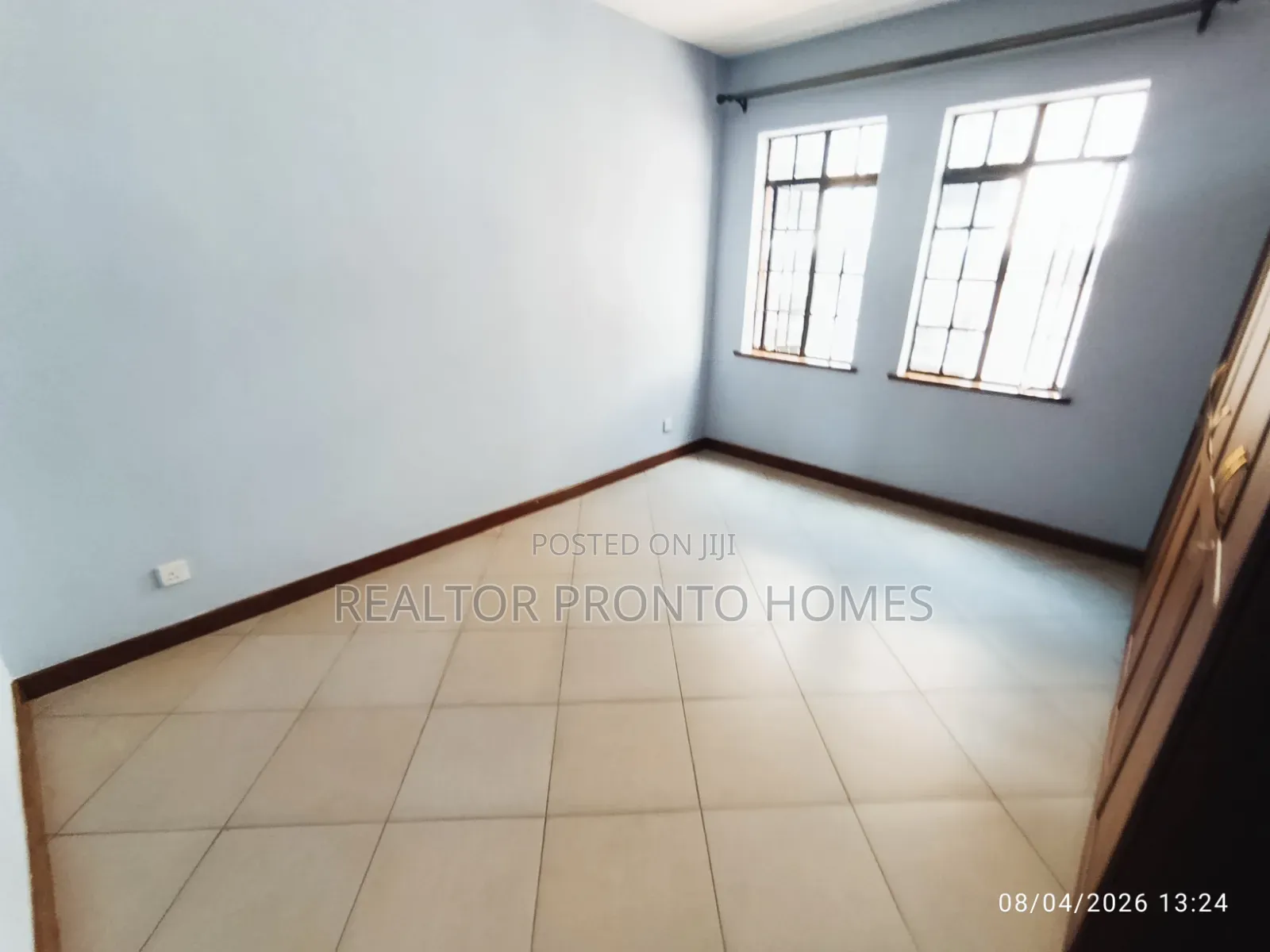 Commercial 3 Bedrooms Massionatte for Office Use
