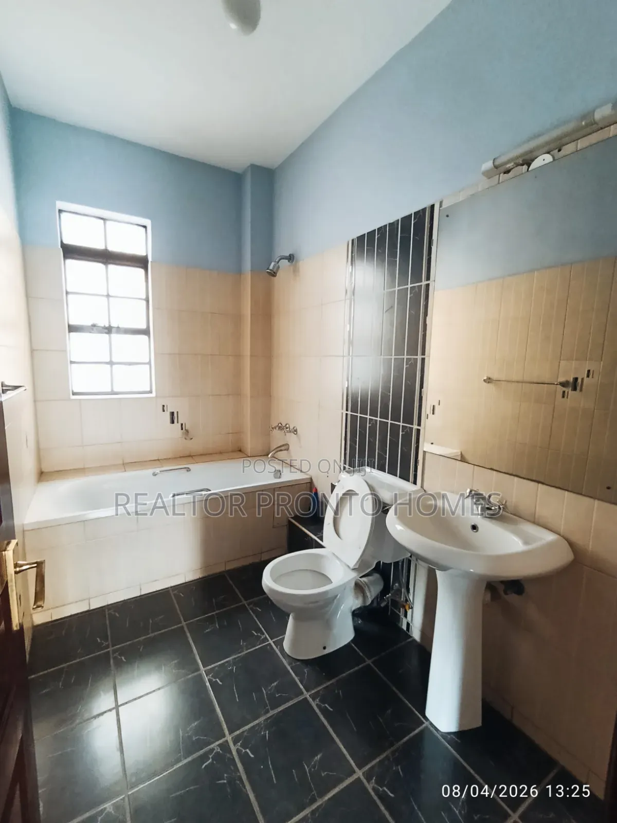 Commercial 3 Bedrooms Massionatte for Office Use