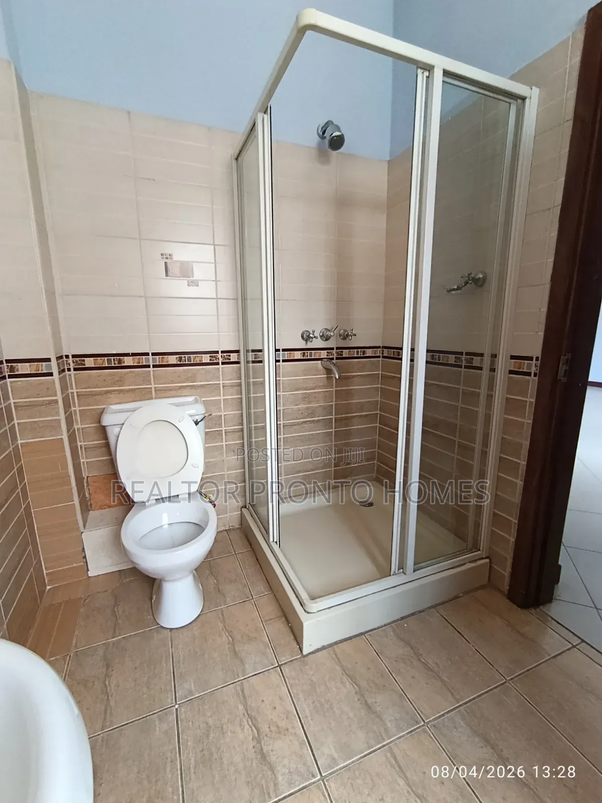 Commercial 3 Bedrooms Massionatte for Office Use