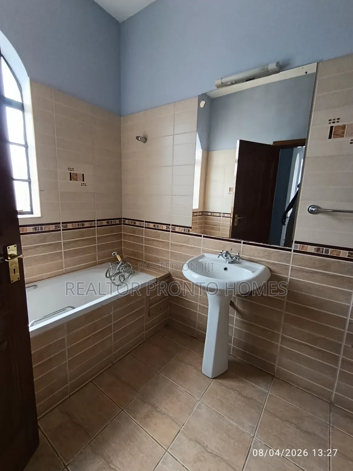 Commercial 3 Bedrooms Massionatte for Office Use